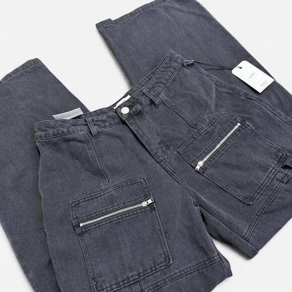 NWT Forever 21 Washed Black Denim Relaxed Straight Fit High Waisted Cargo Pants - Picture 2 of 6